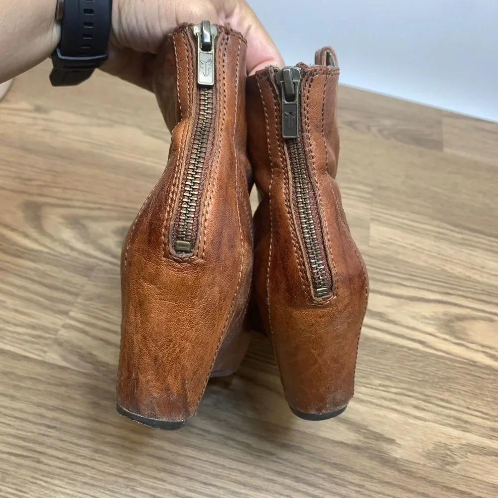 Frye‎ Carson Booties Women Size 7M Hidden Wedge 3470655 Cognac Brown Leather Zip